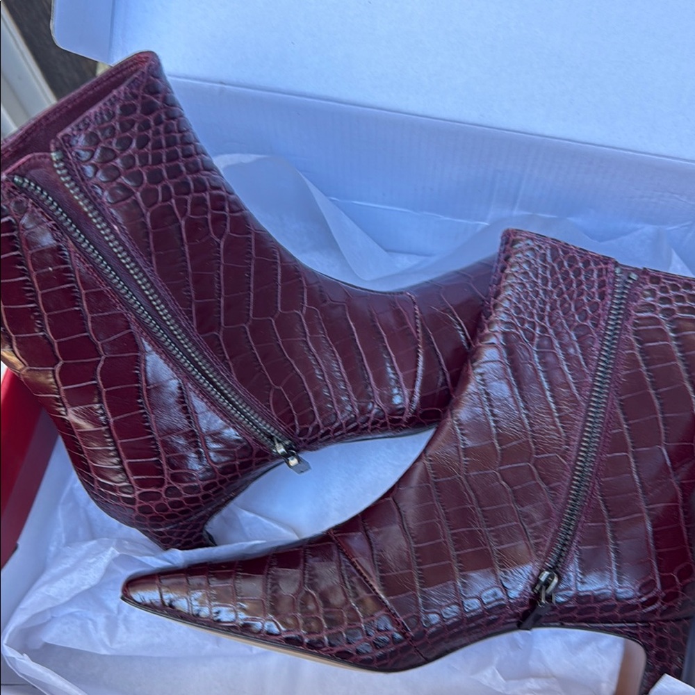 NWT Size 38 Lafayette 148 New York burgundy Ankle Booties with blocked Heel